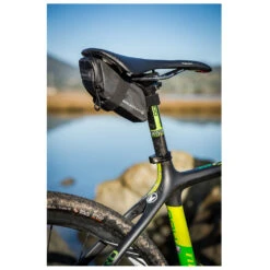 Blackburn - Grid Medium Seat Bag Black Reflective - Sacoche De Vélo -Bivouac Nature blackburn grid medium seat bag black reflective sacoche de velo detail 4