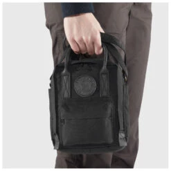 FJÄLLRÄVEN Fjällräven - Kånken No. 2 Black Sling 2,5 - Sac à Bandoulière -Bivouac Nature fjaellraeven kaanken no 2 black sling 25 sac a bandouliere detail 3